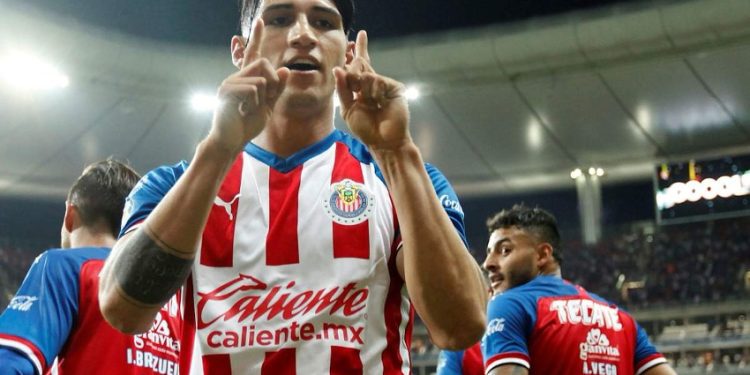 alan pulido salario