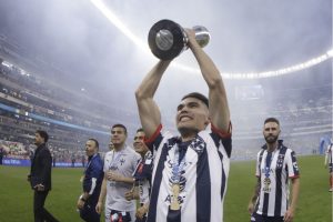 Johan Vásquez: salario y costos de transferencia