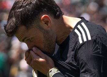 Santiago Giménez: salario y coste de transferencia