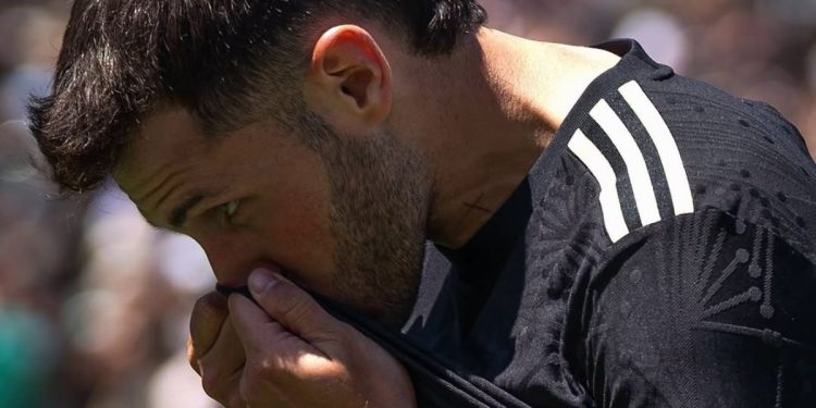 Santiago Giménez: salario y coste de transferencia