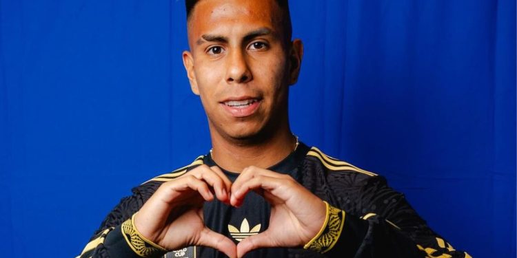 Efraín Álvarez: salario y costos de transferencia